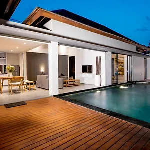https://villa-dedayuh-seminyak.ubudhotelsnow.com